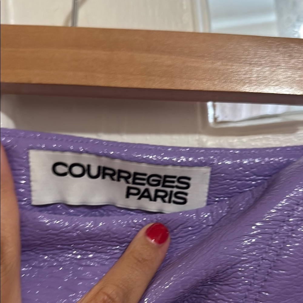 Courrèges
Re-edition logo-patch mini skirt in the back
Good condition, size 38 - Picture 3 of 4